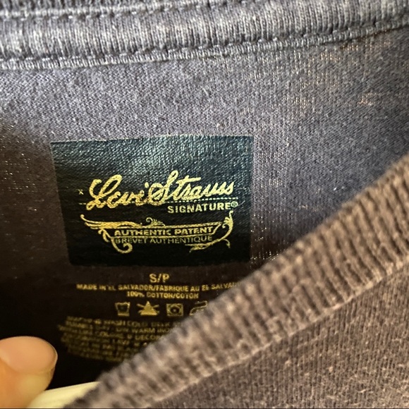 2/$30 || Vintage Levi Strauss Signature Tee - Picture 3 of 6